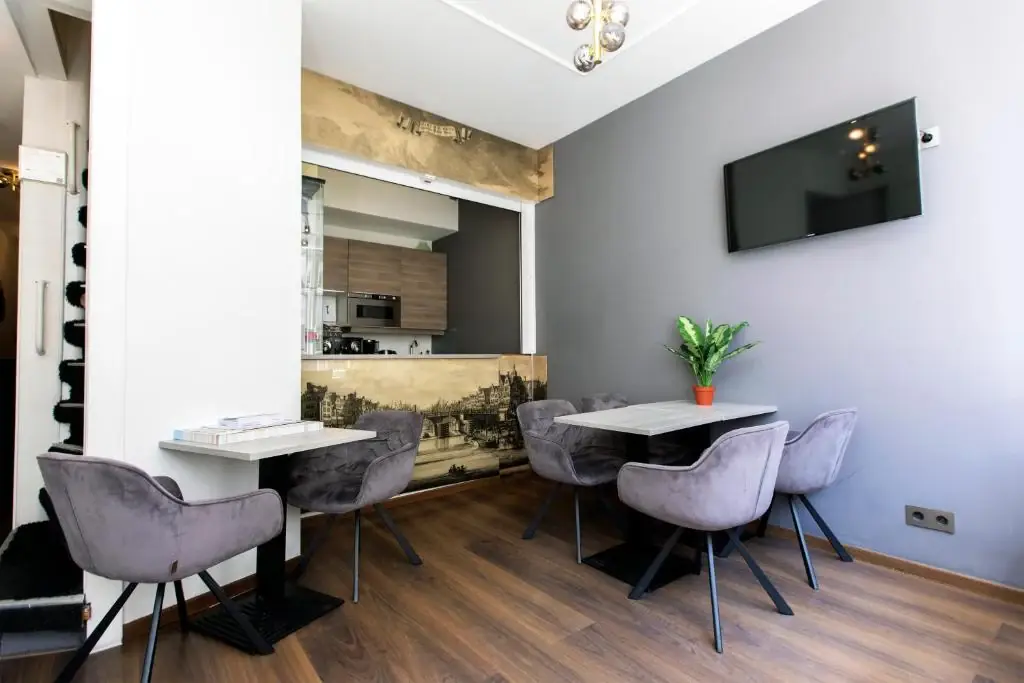 Quentin Golden Bear Hotel